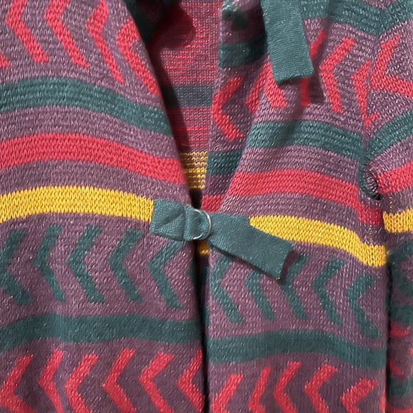 Ankle dusting sweater with great closure details and knit pattern - Picture 4 of 4